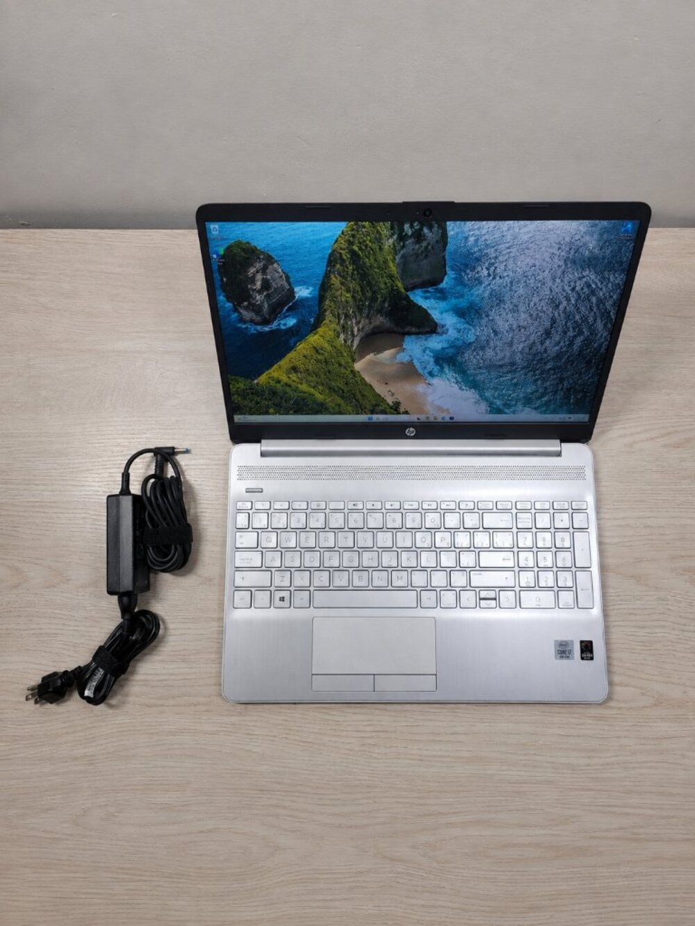HP 15 15.6" Intel Core i7-1065G7 1.30GHz 8GB RAM 512GB NVMe SSD Laptop